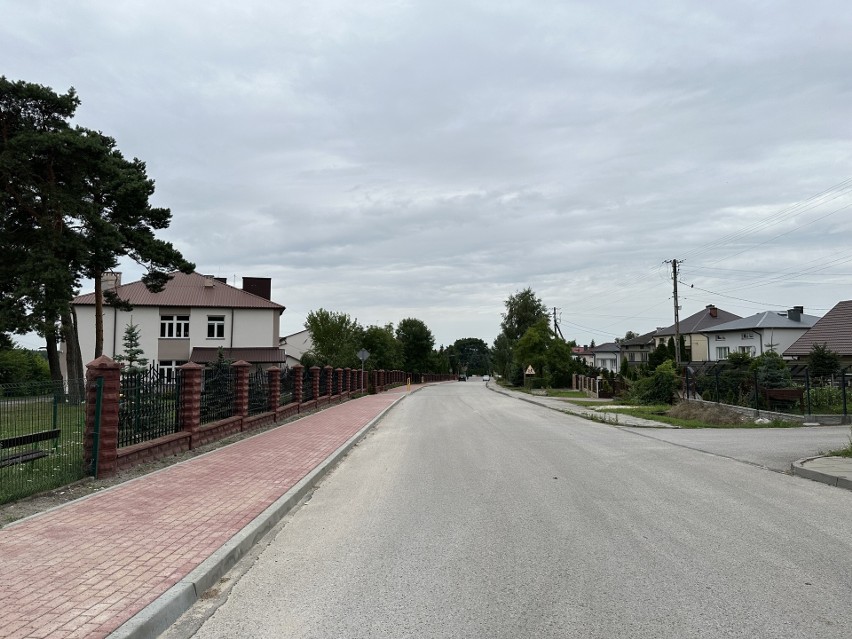 Renowacji podległo 28 dróg z gminy Sobków. Zobacz zdjęcia...