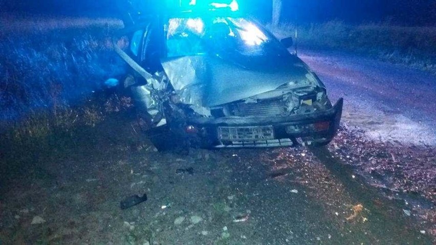 Pijana 31-latka uderzyła samochodem w drzewo