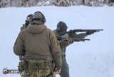 Śląscy policjanci CBŚP szkolili swoich kolegów z Rzeszowa w strzelaniu w trudnych warunkach zimowych. Zobaczcie zdjęcia i film