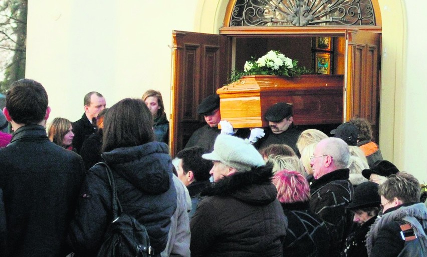 Za pogrzeb księża proszą najczęściej o ofiarę...
