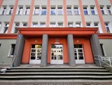 Toruń. Jaka kara za kradzież 750 tys. zł ze szkoły na Bażyńskich? Koniec procesu księgowej i dyrektorki