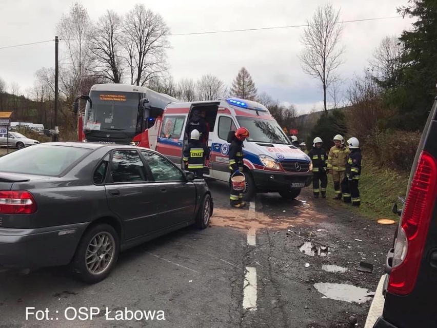 Wypadek na DK 75 w Łabowej. Zderzyły się dwa samochody. Trzy osoby poszkodowane [ZDJĘCIA]