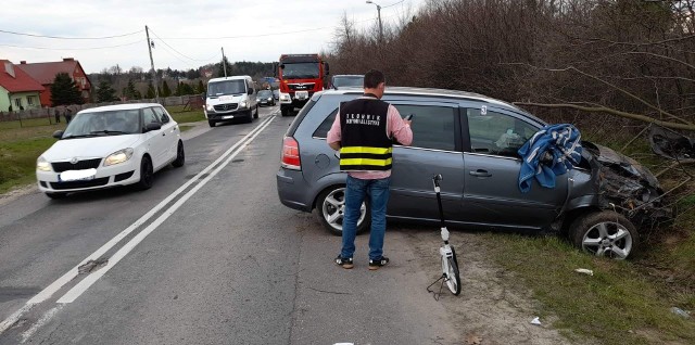 Na miejscu poniedziałkowego wypadku w Mostkach