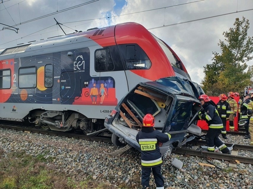 W zderzeniu z pociągiem, kierowcy osobówek nie mają szans