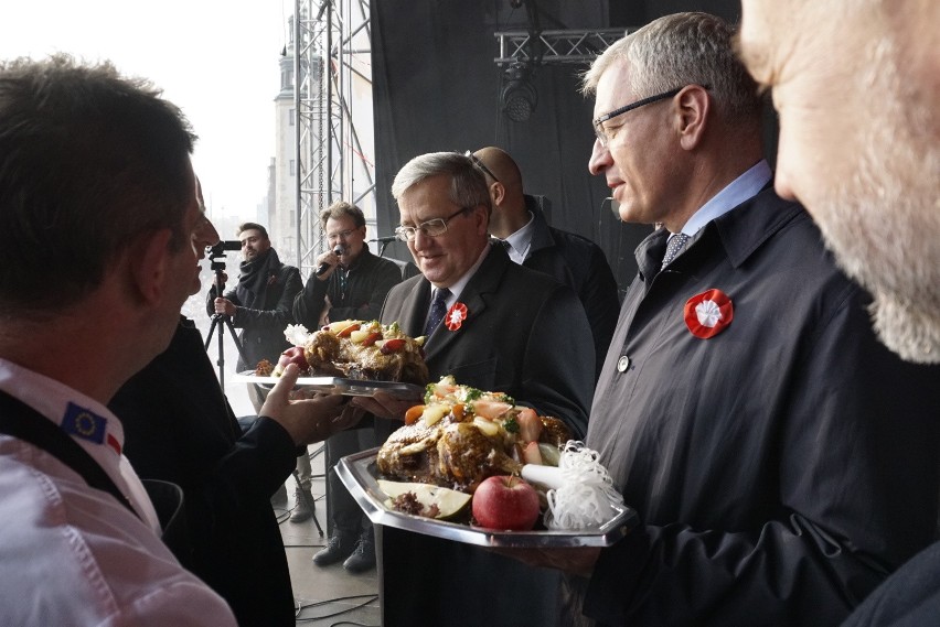 Bronisław Komorowski świętował 100. rocznicę odzyskania niepodległości w Poznaniu. "Cieszę się, że w Poznaniu jest porzundek"