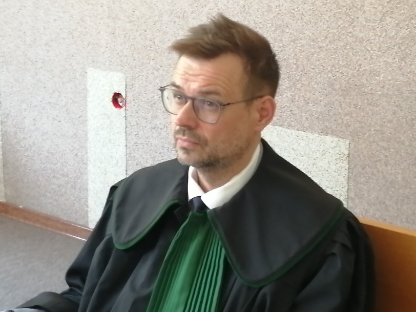 Adwokat Maciej Lenart, broni oskarżonej lekarki Anny F.
