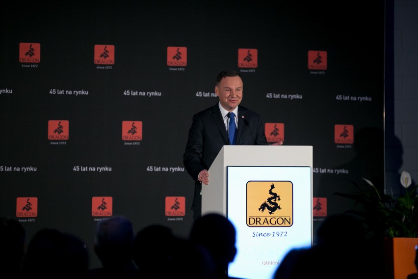 Prezydent Andrzej Duda w zakładzie firmy Dragon Poland w Skawinie