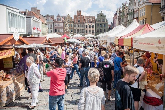 Głównym miejscem wydarzeń jest jak co roku poznański Stary Rynek. To tutaj odbywa się – stanowiący jeden z najważniejszych elementów festiwalu, wieli Jarmark Dobrego Smaku. Swoje kramy rozłoży na nim w tym roku ponad 140 wystawców.