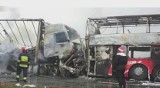 Karambol i ogromny pożar na A4. Sześć pojazdów stanęło w płomieniach (wideo)