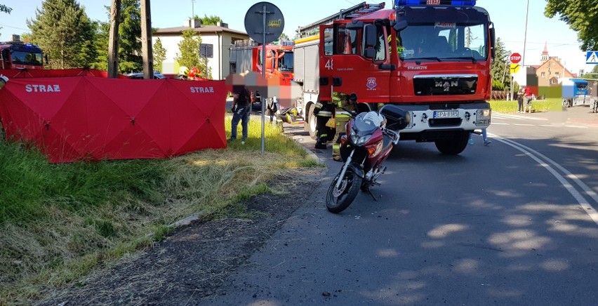 Śmiertelne potrącenie rowerzystki w Dłutowie. Mimo reanimacji kobieta zmarła