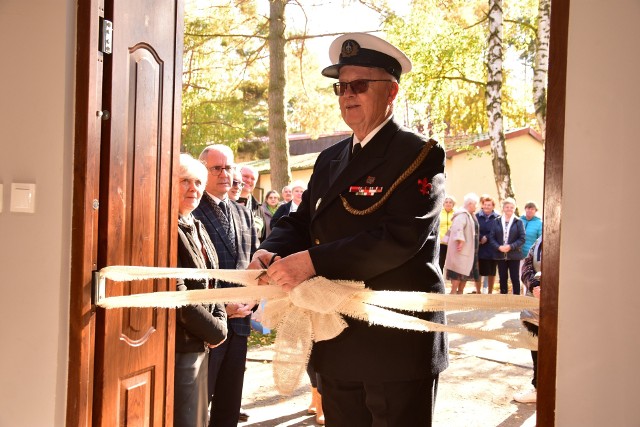 Otwarcie wyremontowanych pomieszczeń ośrodka harcerskiego w Smerzynie (gmina Łabiszyn). Dzięki zmianom (m.in. ogrzewanie), uchodźcy z Ukrainy będą mogli mieszkać tam zimą. Po zakończeniu kryzysu związanego z wojną za naszą wschodnią granicą, w tym miejscu w chłodniejsze miesiące będą mogli przebywać harcerze.