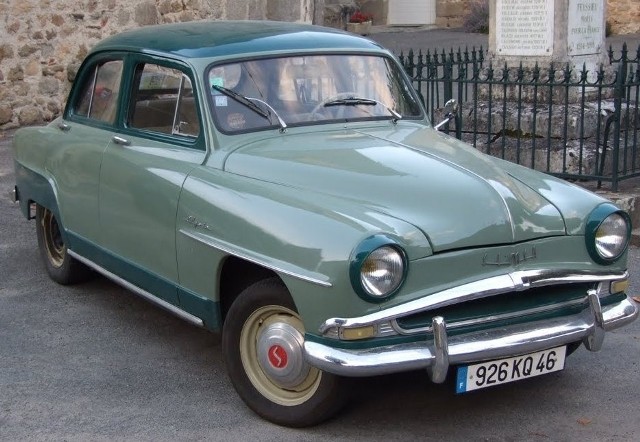 Choć ostatnią Simkę Aronde wyprodukowano w roku 1963, takie auto nietrudno spotkać na francuskiej prowincji
