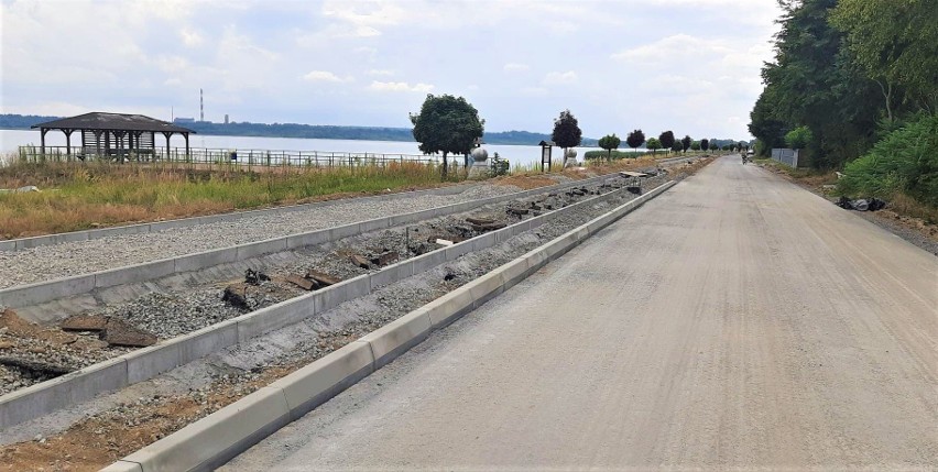 Szybkie tempo budowy nad Jeziorem Tarnobrzeskim. Będą szersze drogi, ścieżki i duże parkingi [NAJNOWSZE ZDJĘCIA]