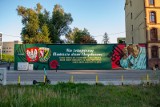 Wrocław. Wielki mural z papieżem Janem Pawłem II w samym centrum miasta. Zrobili go kibice Śląska Wrocław [ZDJĘCIA]