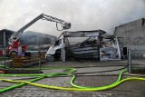 Pożar hali zakładu meblarskiego w Kaninie. 100 strażaków walczy z ogniem. Trwa dogaszanie