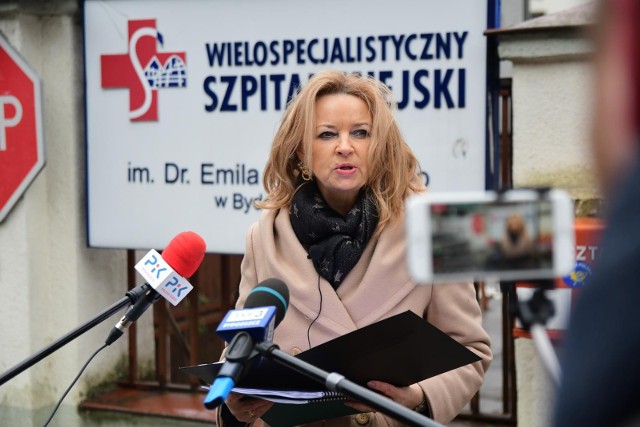 Posłanka Iwona Kozłowska poinformowała o powstałych trzech opiniach prawnych dotyczących przepisów mówiących o aborcji. przygotowali je prawnicy z Uniwersytetu Łódzkiego, Uniwersytetu Rzeszowskiego i Uniwersytetu Medycznego w Poznaniu.