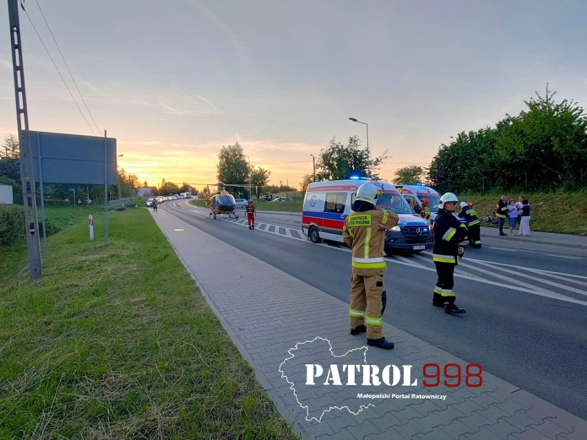 Wypadek w Czajowicach - potrącenie pieszych na DK 94