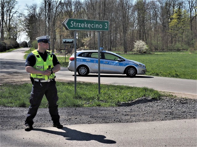 W poszukiwania Huberta włączyli się również strażacy z PSP i OSP oraz WOPR. Policjanci ustawili blokady w okolicach miejsca zaginięcia dziecka.