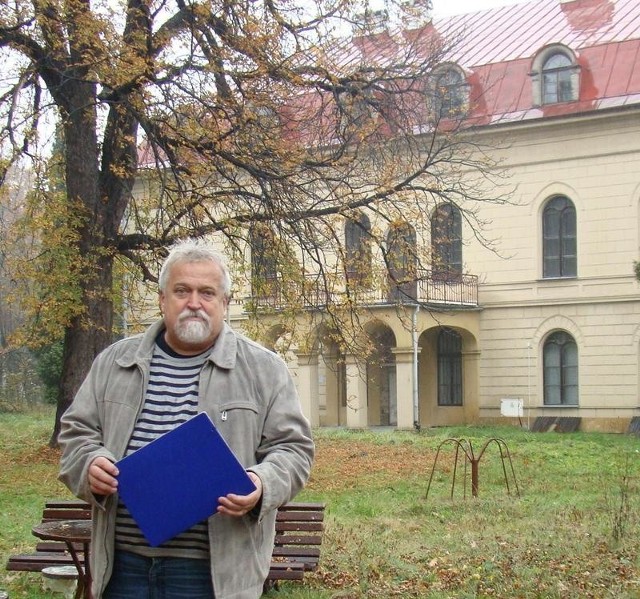 Sołtys Grojca Krzysztof Wolak ma nadzieję, że tym razem pałac uda się sprzedać, bo jest to według niego szansa na uratowanie zabytku