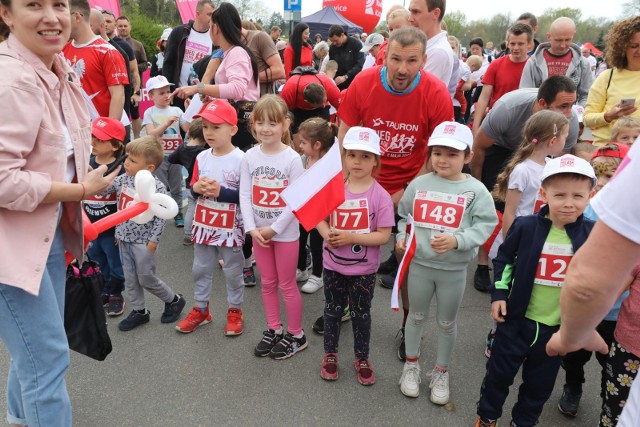 1.05.2023 r. Rywalizacja dzieci w Tauron Biegu z Flagą 2023 w Katowicach.