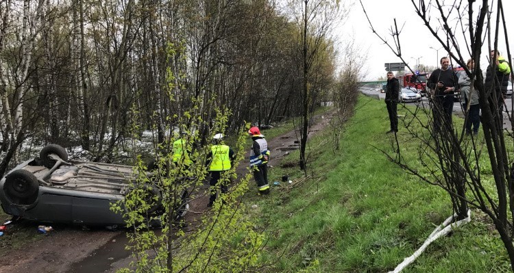 Fiat zderzył się z traktorem na DTŚ w Świętochłowicach