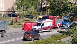 Gdynia. Śmiertelny wypadek z udziałem pieszego. Mężczyzna został potrącony przez ciężarówkę 18.05.2022 r.