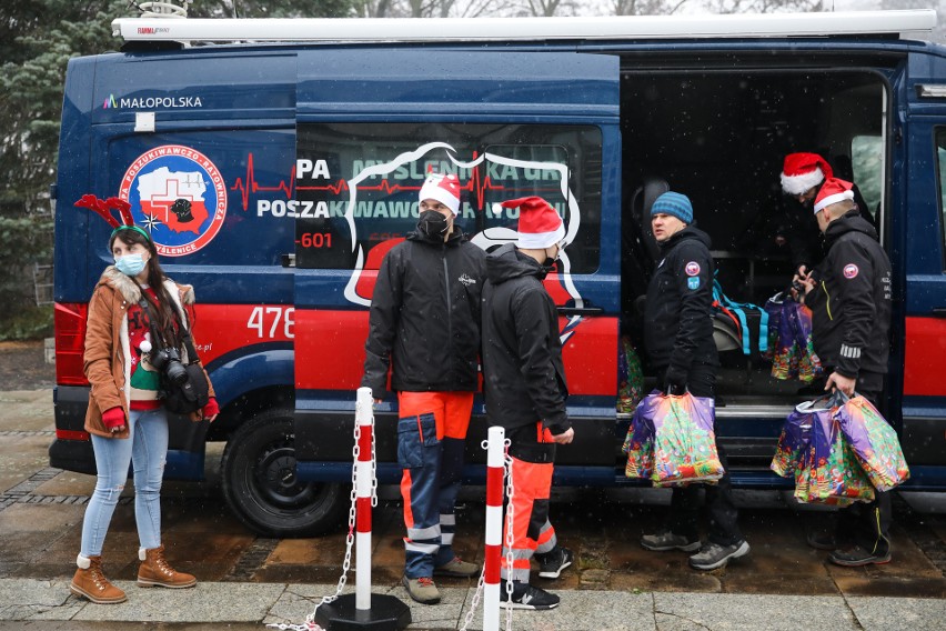 Mikołaje znów na linach. Superakcja w Uniwersyteckim Szpitalu Dziecięcym