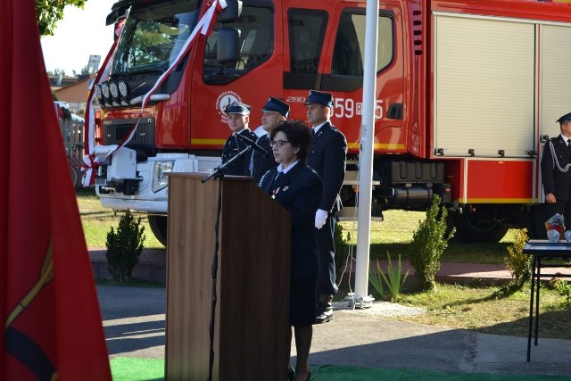 Uroczystość przyjęcia nowego wozu strażackiego