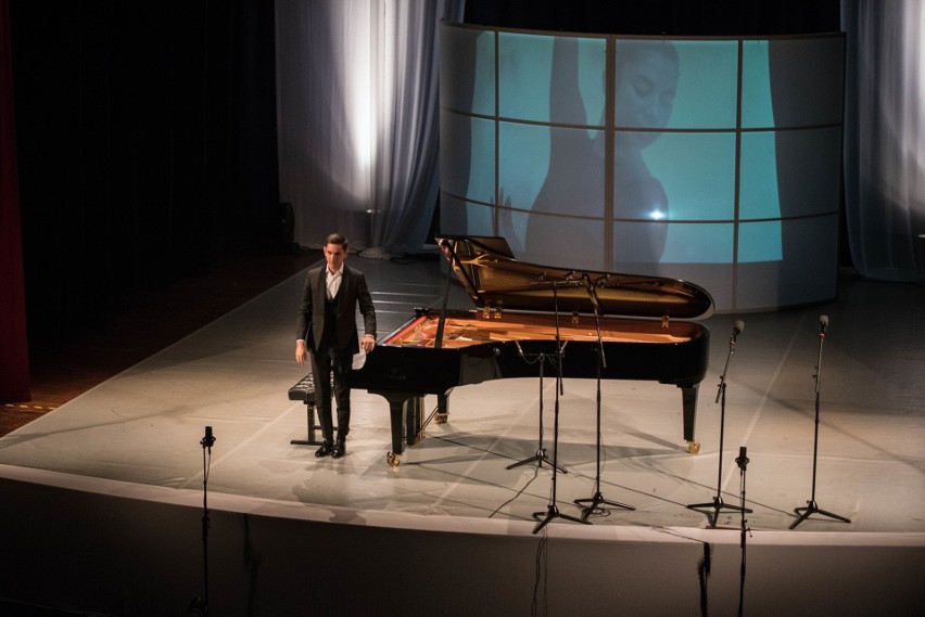 Słynny pianista Dmitry Shishkin w Busku. Słuchacze byli oburzeni [ZDJĘCIA] 