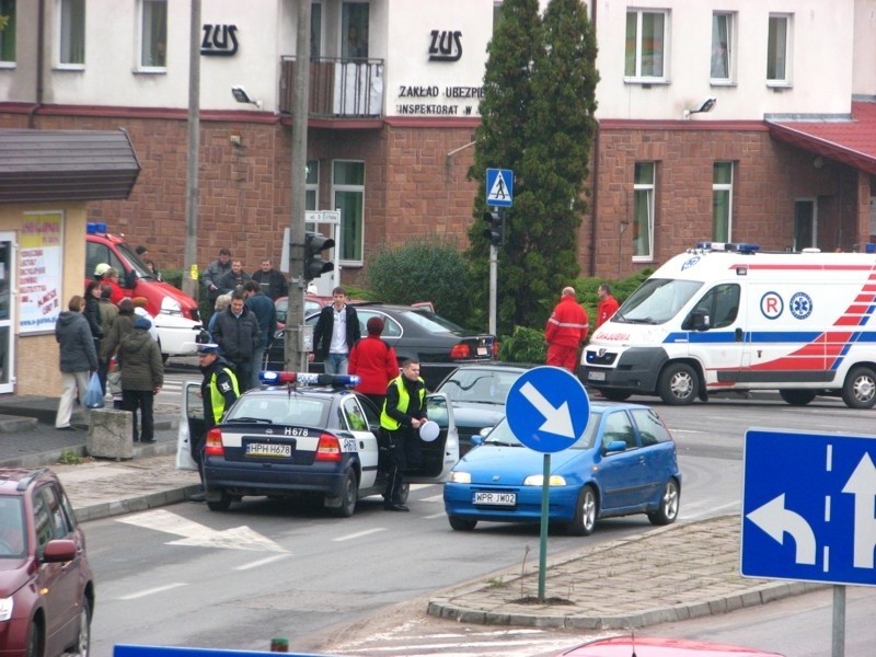 Wypadek na skrzyzowaniu 3 Maja i Dubois, tuz pod ZUSem w...