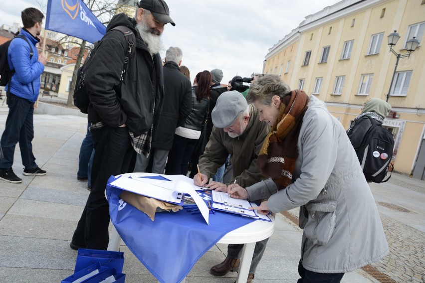 Platforma chce zebrać pół miliona podpisów.