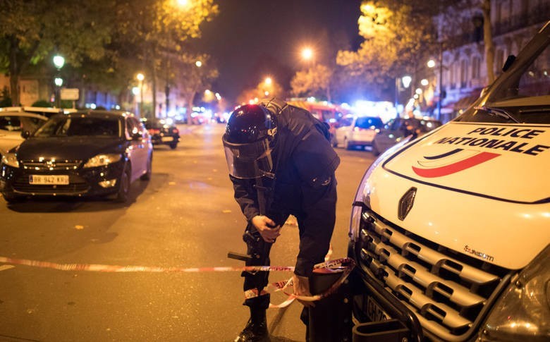 Zamachy w Paryżu: ofiar jest ponad 100, terroryści mieli zakładników [wideo, zdjęcia]