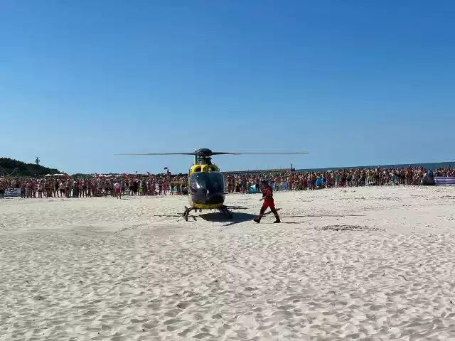 Trudna akcja ratunkowa na niestrzeżonej plaży w Łebie. Mężczyznę odnaleziono 5 metrów pod wodą