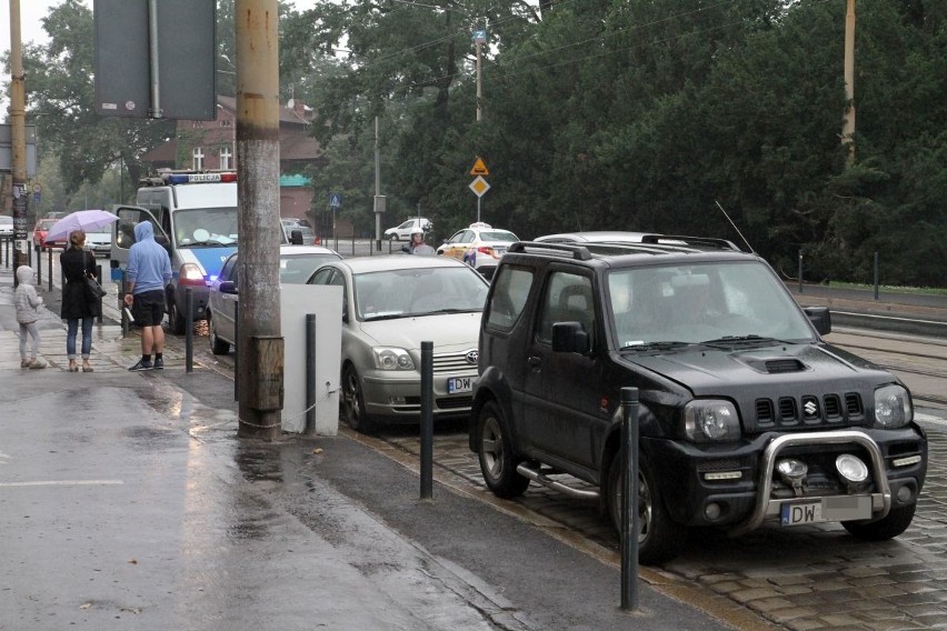  Wypadek na moście Zwierzynieckim. Zderzyły się trzy auta (ZDJĘCIA)