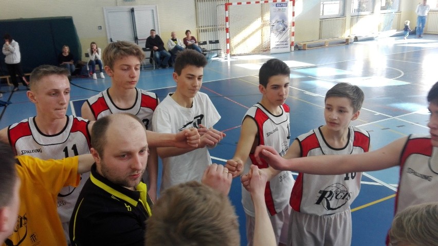 Młodzicy UKS Regis Wieliczka mistrzem Małopolski w koszykówce