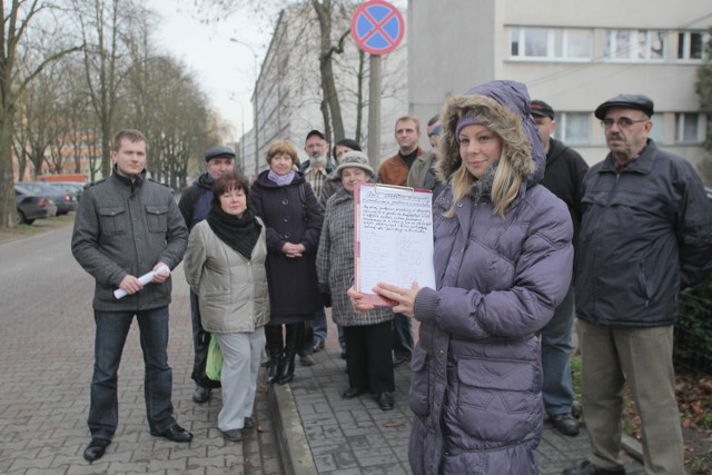 Mieszkańcy ul. Uniejowskiej żądają usunięcia znaku