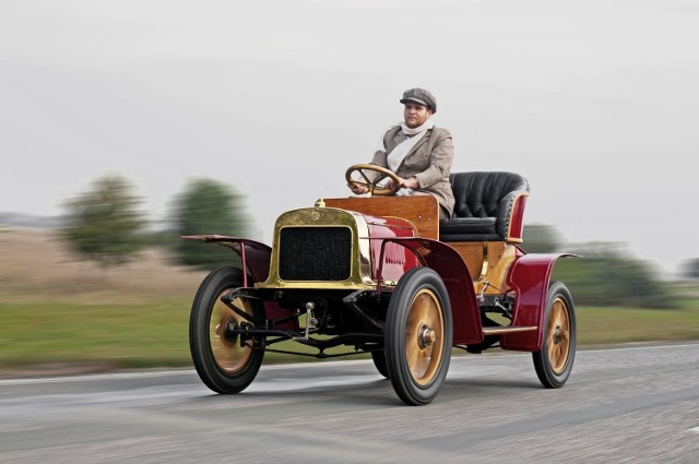 W tym roku Skoda obchodzi nie tylko 120. rocznicę swojego powstania, ale i 110. urodziny produkcji pierwszego automobilu. W 1905 roku założycie marki, Vaclav Klement i Václav Laurin, zaprezentowali legendarny model Voiturette A. Od tego czasu marki Skoda oraz Laurin & Klement sprzedały w sumie już ponad 17 milionów samochodów / Fot. Skoda