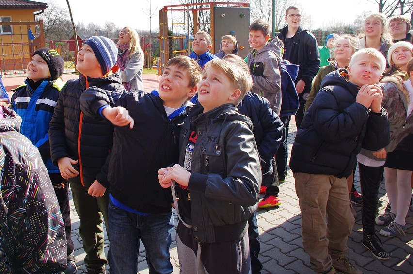 300 zielonych baloników na powitanie wiosny w Strzyżowicach [ZDJĘCIA]