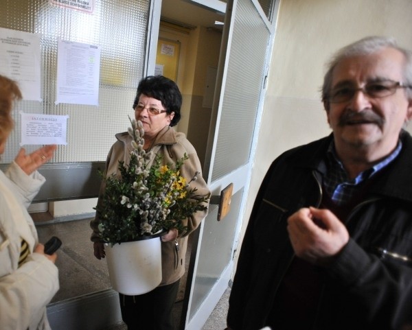 - Każdy jest w gronie podejrzanych, bo nie ma nazwisk, ani numerów - oburza się Franciszek Szarek. - Jeżeli ktoś nie płaci, to ta karta go nie zmobilizuje - dodaje jego żona Stanisława.