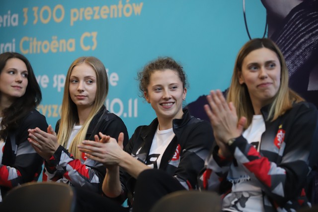 Agata Wawrzyńczyk (druga od prawej) wraca do ŁKS Commercecon