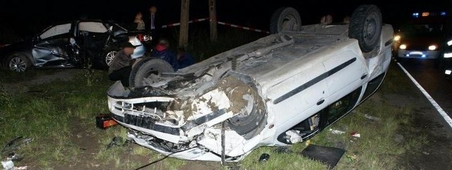 Śmiertelny wypadek. Na drodze DK 61 Ostrołęka - Łomża zginęły dwie osoby.