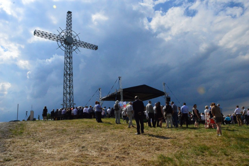 Poświęcenie krzyża św. Jana Pawła II w Krzeczowie