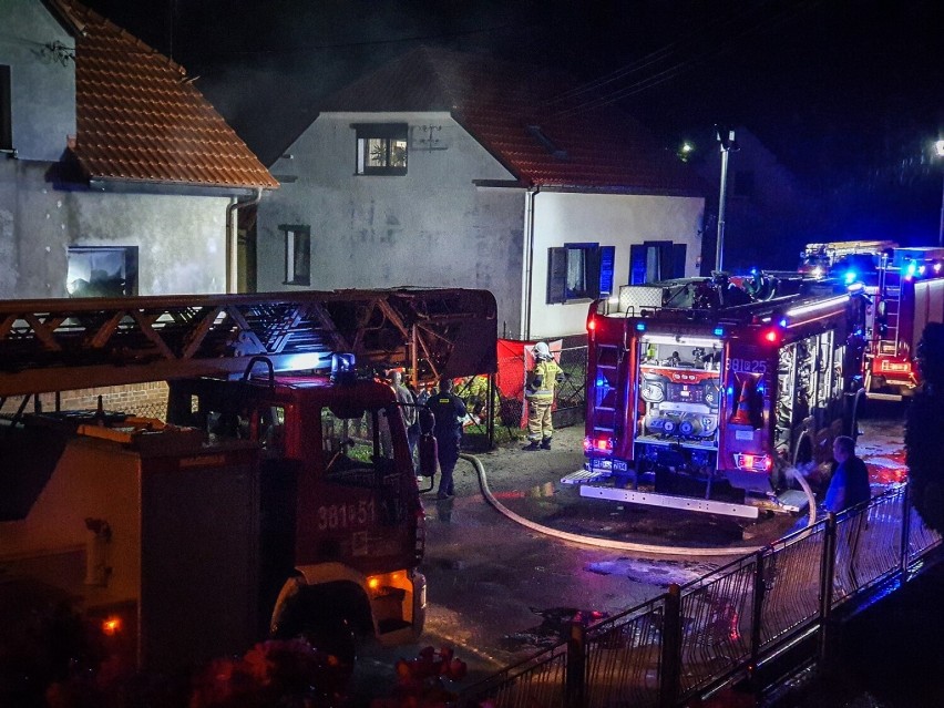 W ogniu stanął pokój domu jednorodzinnego na ulicy Piaskowej...