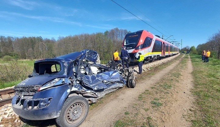 Śmiertelny wypadek ma przejeździe kolejowym w Tomaszowie. Na...