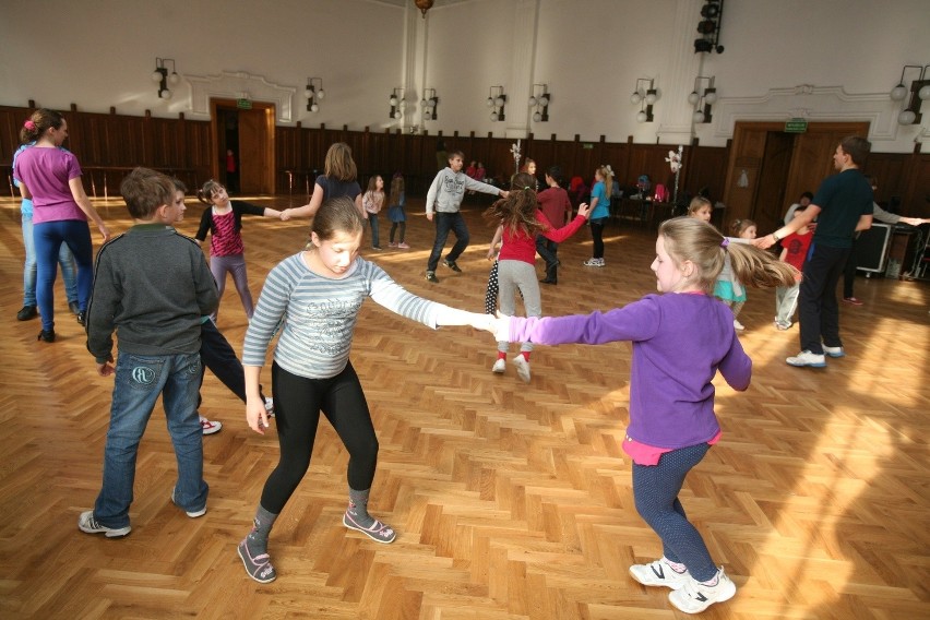 W SDK w Chorzowie dzieci uczą się tańczyć z...