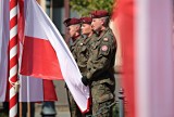 Wywieśmy flagę Polski. Szef MON: Biało-czerwona daje poczucie wyjątkowej jedności i więzi. Ta jedność jest potrzebna właśnie teraz
