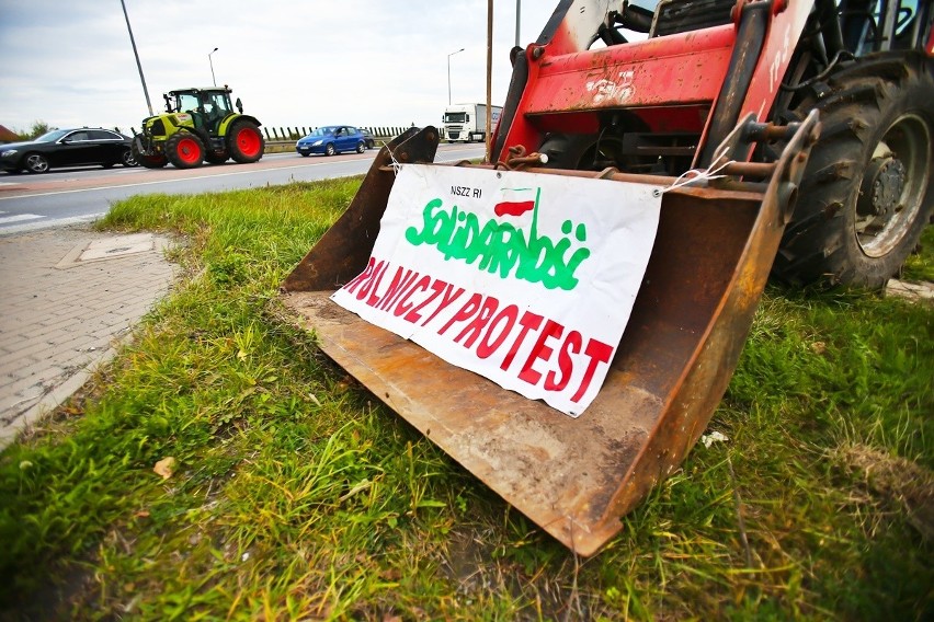 Protest rolników na drodze krajowej nr 8 pod Wrocławiem
