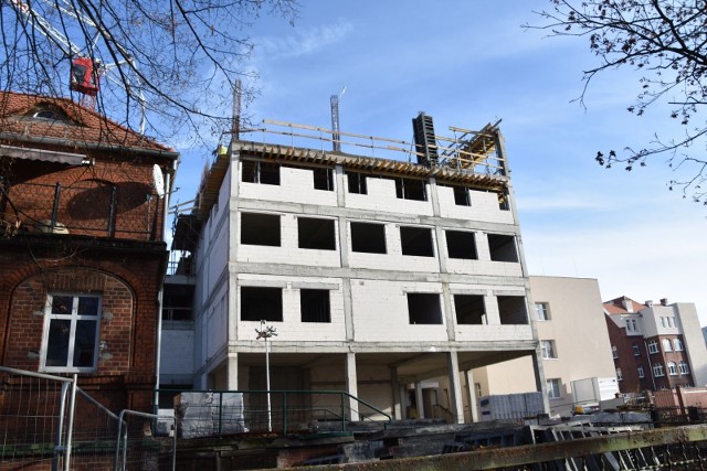 Stan budowy łącznika w Szpitalu Uniwersyteckim w Zielonej Górze - listopad 2022 roku