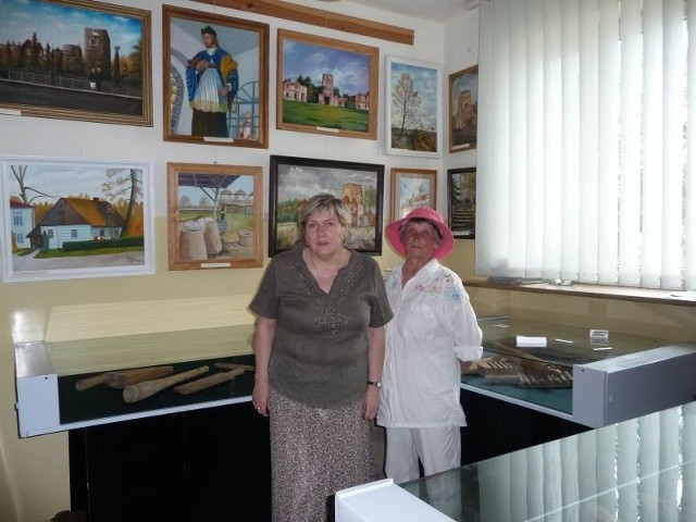 Lidia Putowska, prezes i Jadwiga Olesińska, sekretarz Towarzystwa Ziemi Samsonowskiej podkreślają, że wreszcie zbiory porozrzucane po domach można było wyeksponować w jednym miejscu.