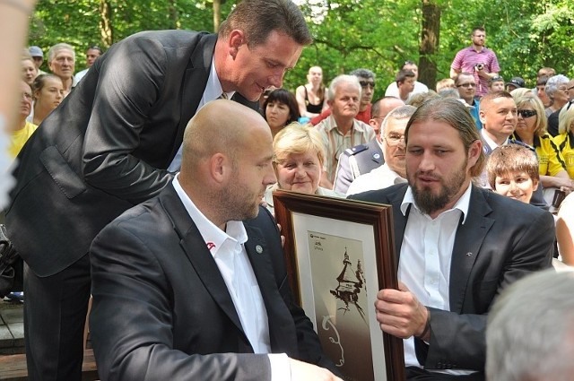 Honorowymi ambasadorami Spały zostali między innymi znani sportowcy Piotr Małachowski dyskobol i kulomiot Tomasz Majewski.